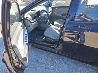 2012 Hyundai Accent SE - Driver's Front Door Image